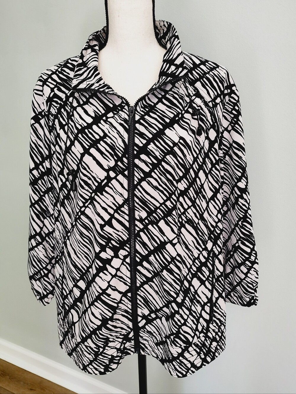 Chico's Zenergy Nema Zip Jacket Black White Abstract XL